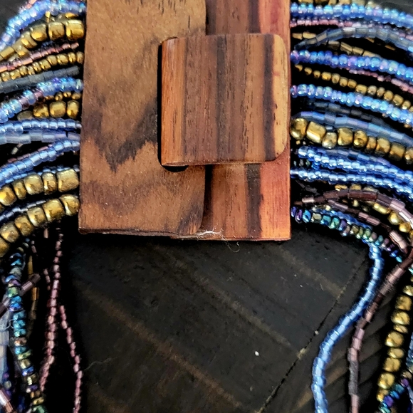 Beaded necklace and bracelet set. - Picture 2 of 4